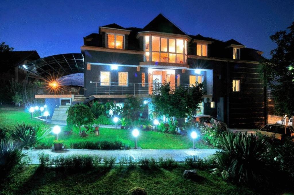 Garni Hotel Lama Kragujevac Kültér fotó