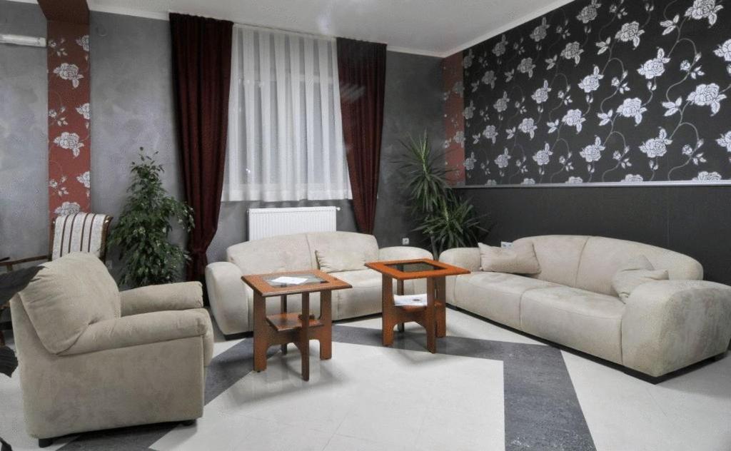 Garni Hotel Lama Kragujevac Kültér fotó