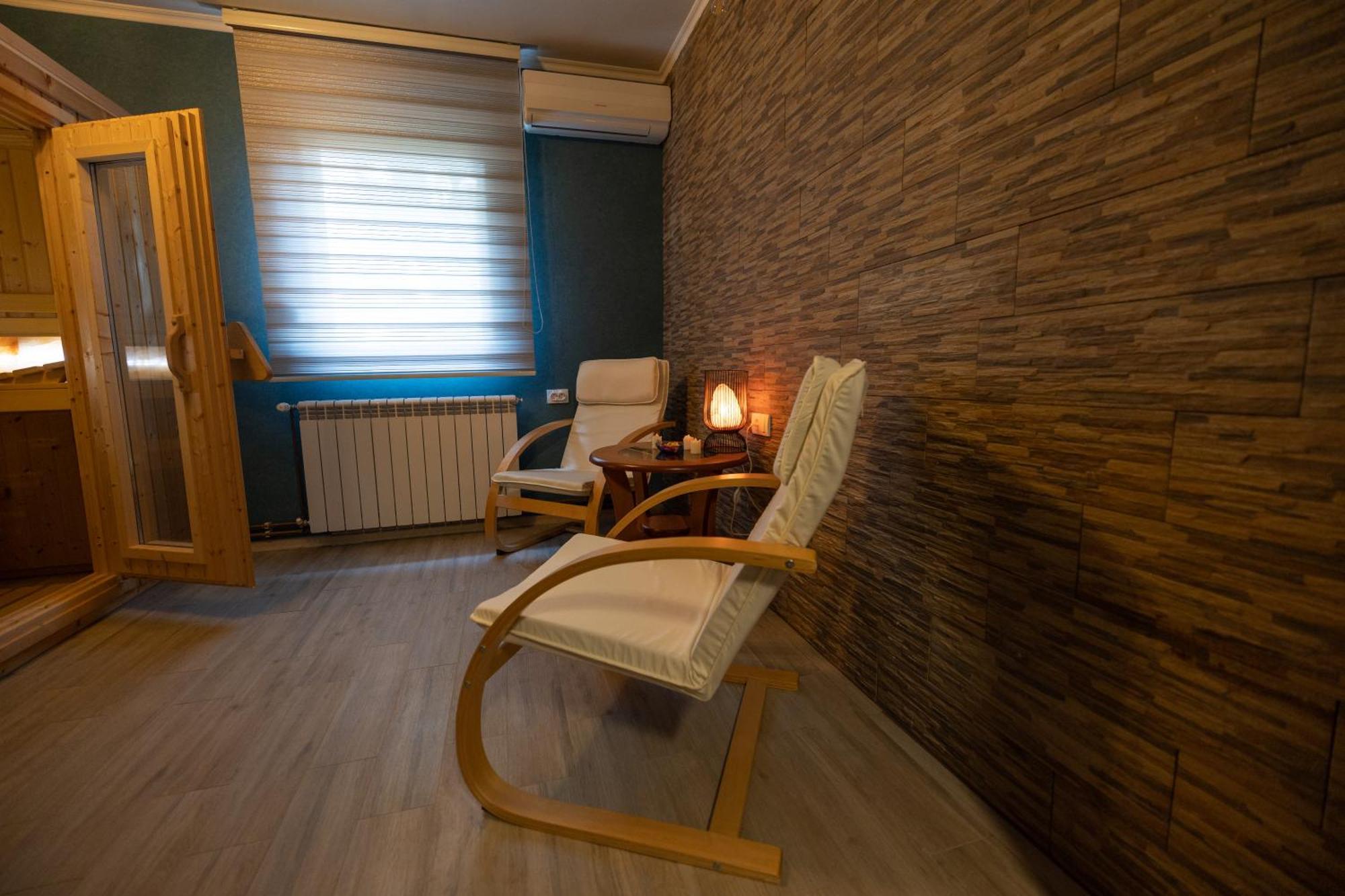 Garni Hotel Lama Kragujevac Kültér fotó