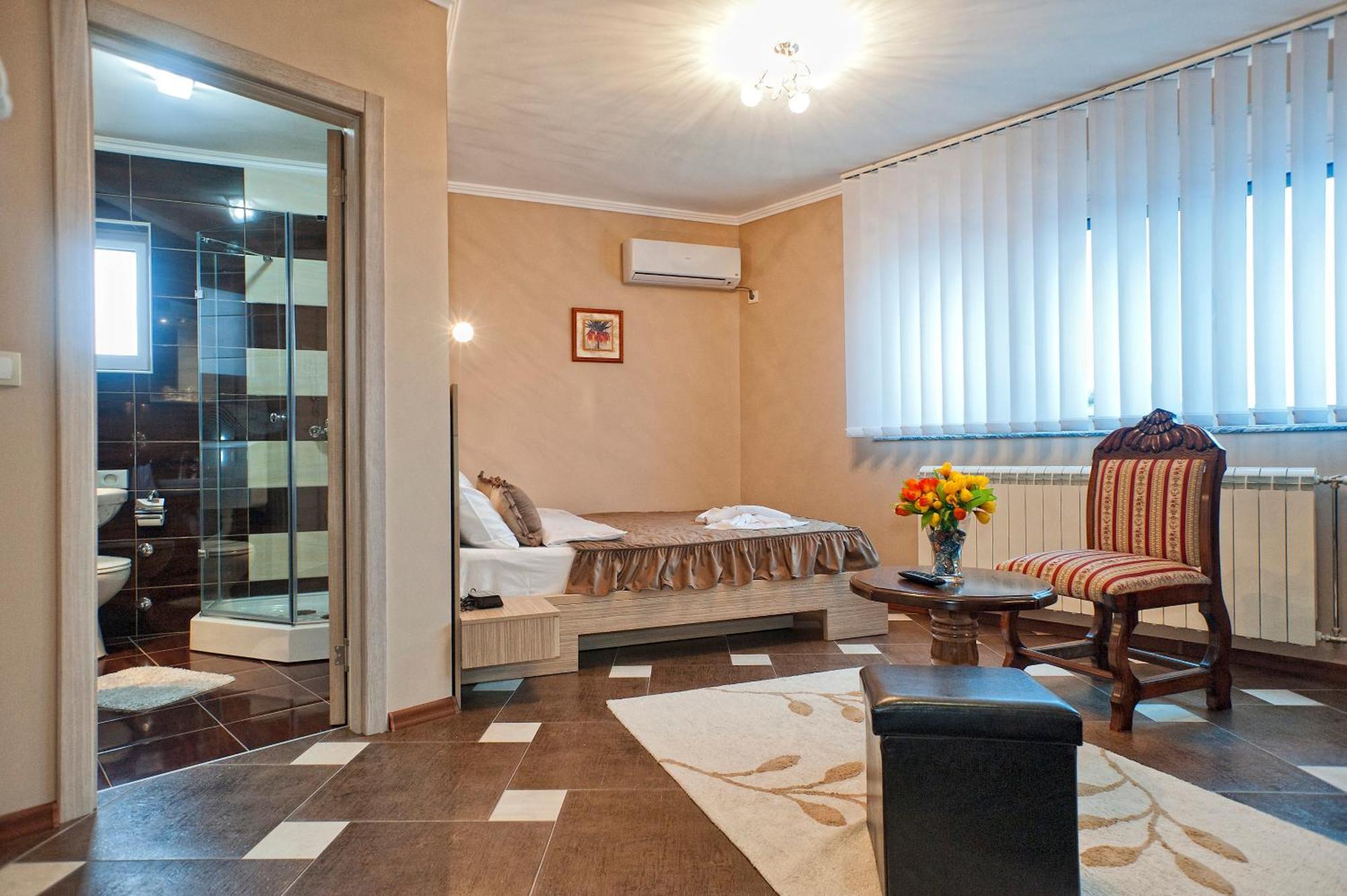 Garni Hotel Lama Kragujevac Kültér fotó