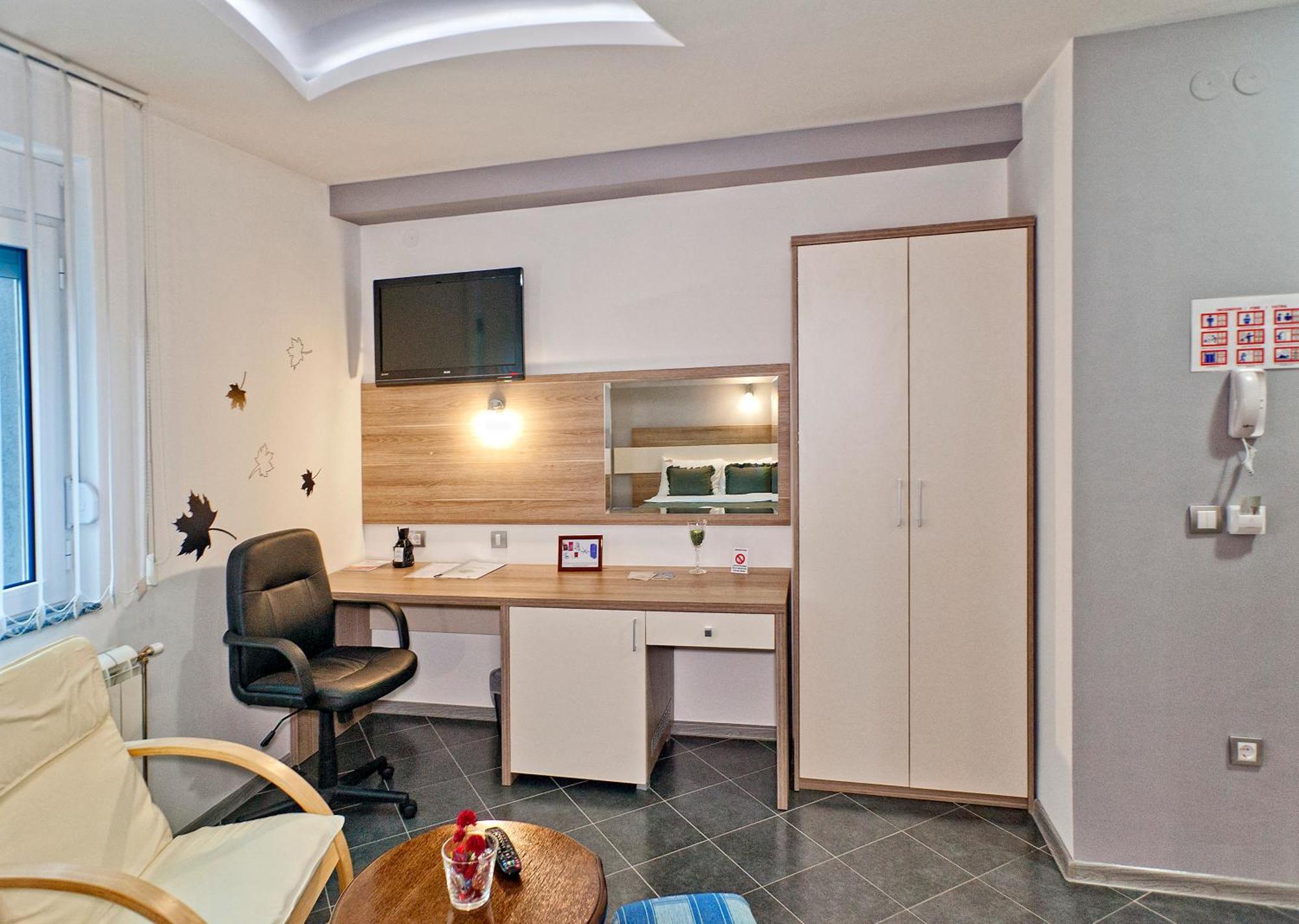 Garni Hotel Lama Kragujevac Kültér fotó