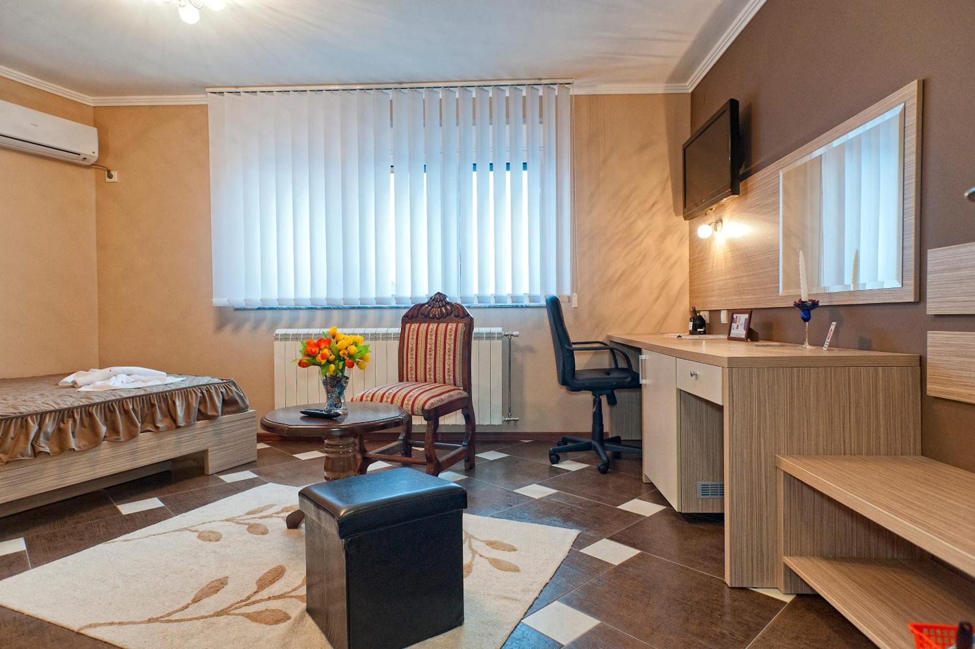 Garni Hotel Lama Kragujevac Kültér fotó