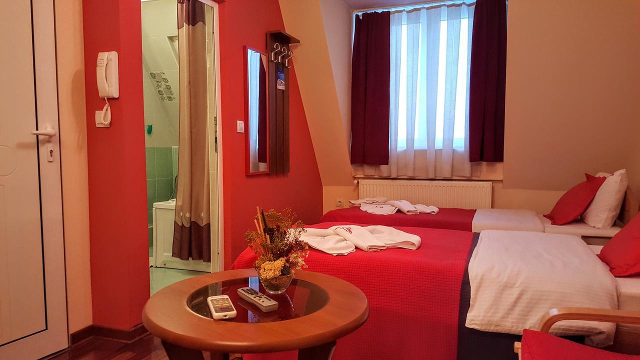 Garni Hotel Lama Kragujevac Kültér fotó