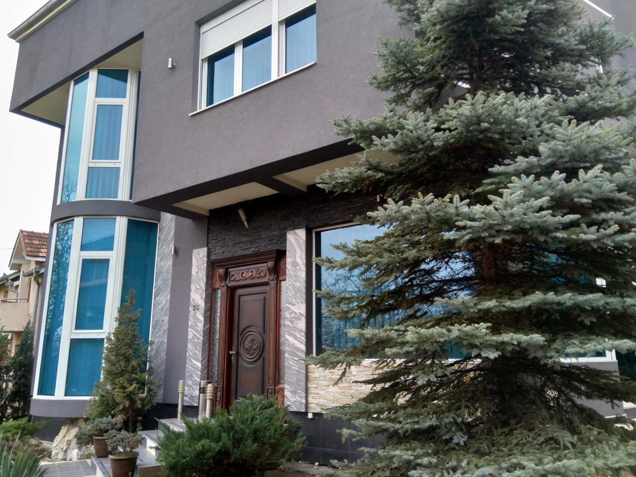 Garni Hotel Lama Kragujevac Kültér fotó