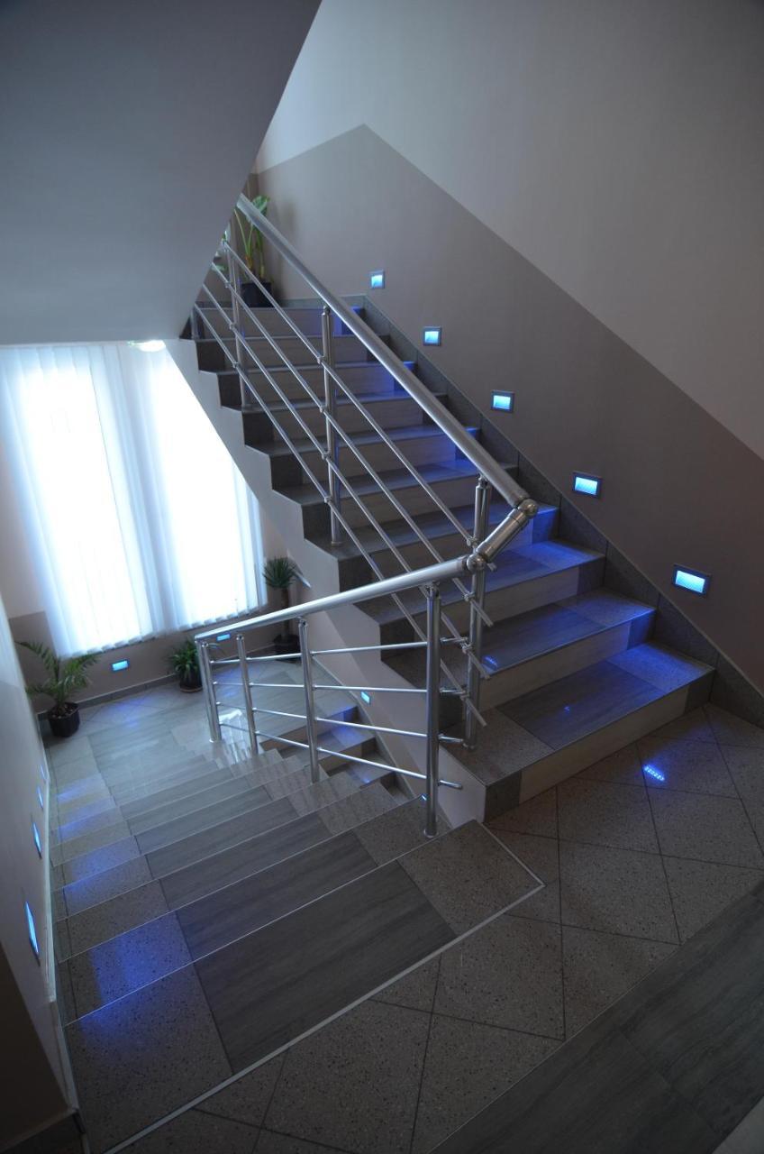 Garni Hotel Lama Kragujevac Kültér fotó