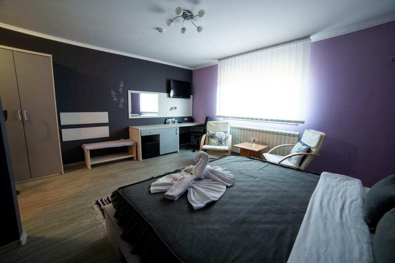 Garni Hotel Lama Kragujevac Kültér fotó
