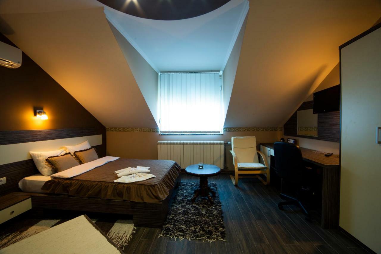 Garni Hotel Lama Kragujevac Kültér fotó