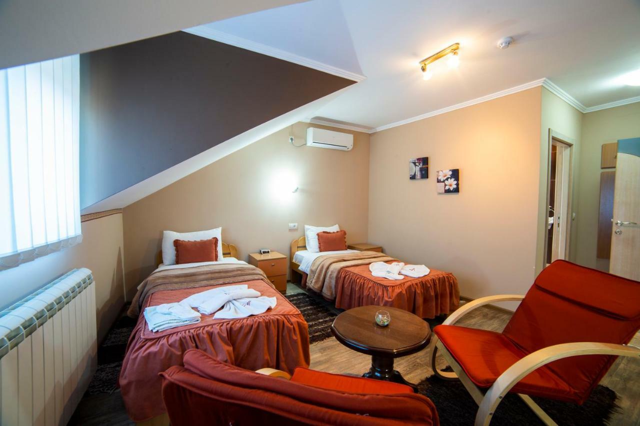 Garni Hotel Lama Kragujevac Kültér fotó