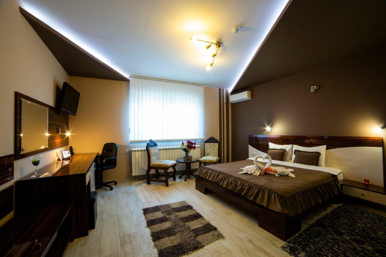 Garni Hotel Lama Kragujevac Kültér fotó