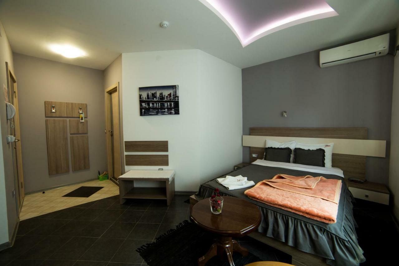 Garni Hotel Lama Kragujevac Kültér fotó