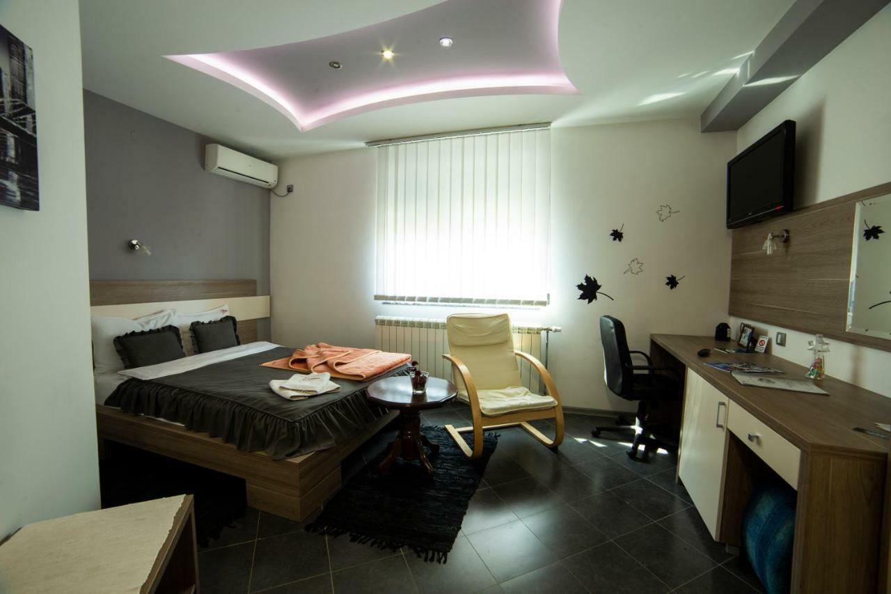 Garni Hotel Lama Kragujevac Kültér fotó