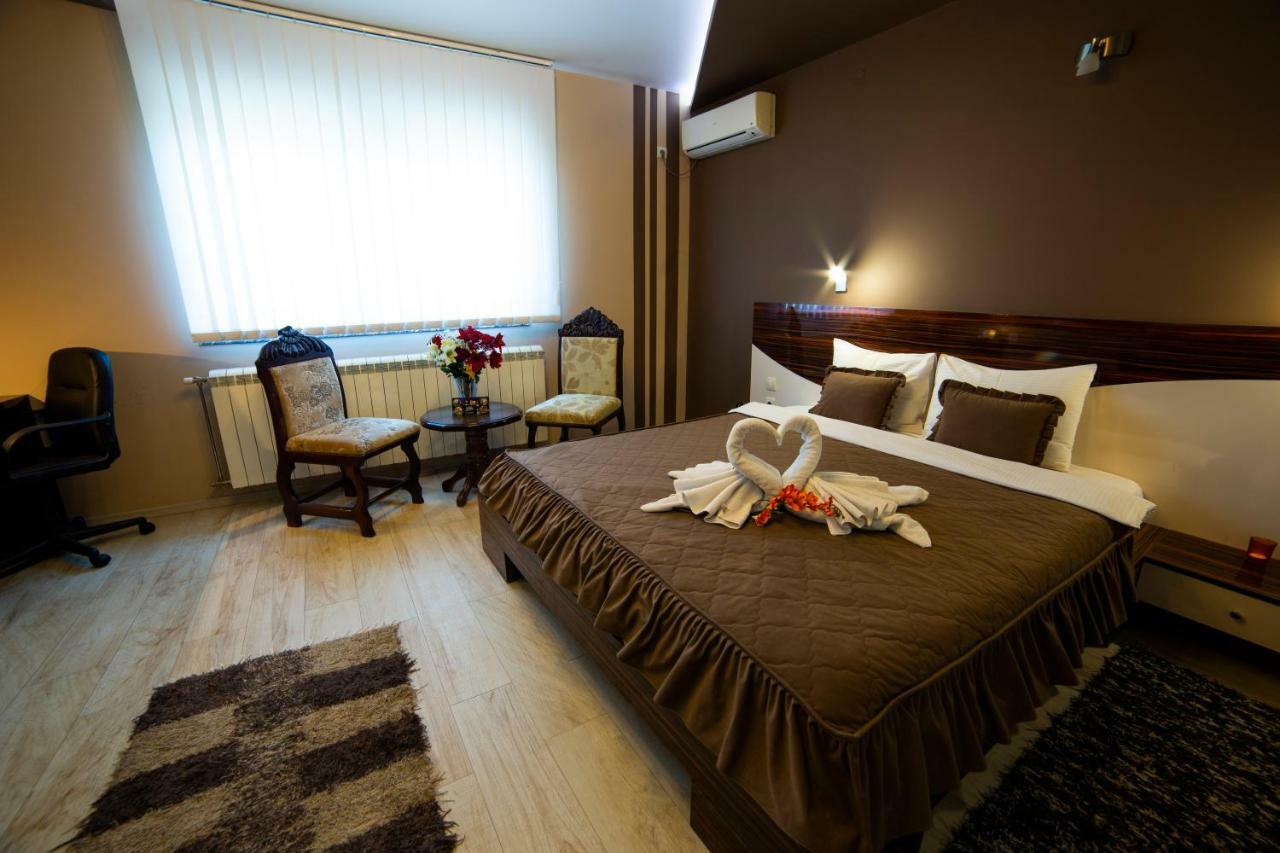 Garni Hotel Lama Kragujevac Kültér fotó