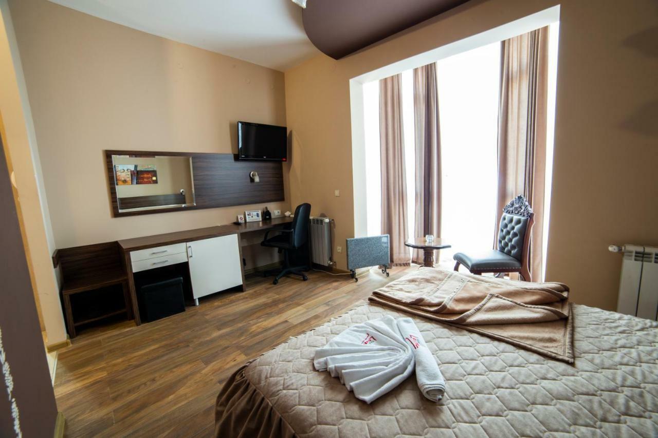 Garni Hotel Lama Kragujevac Kültér fotó