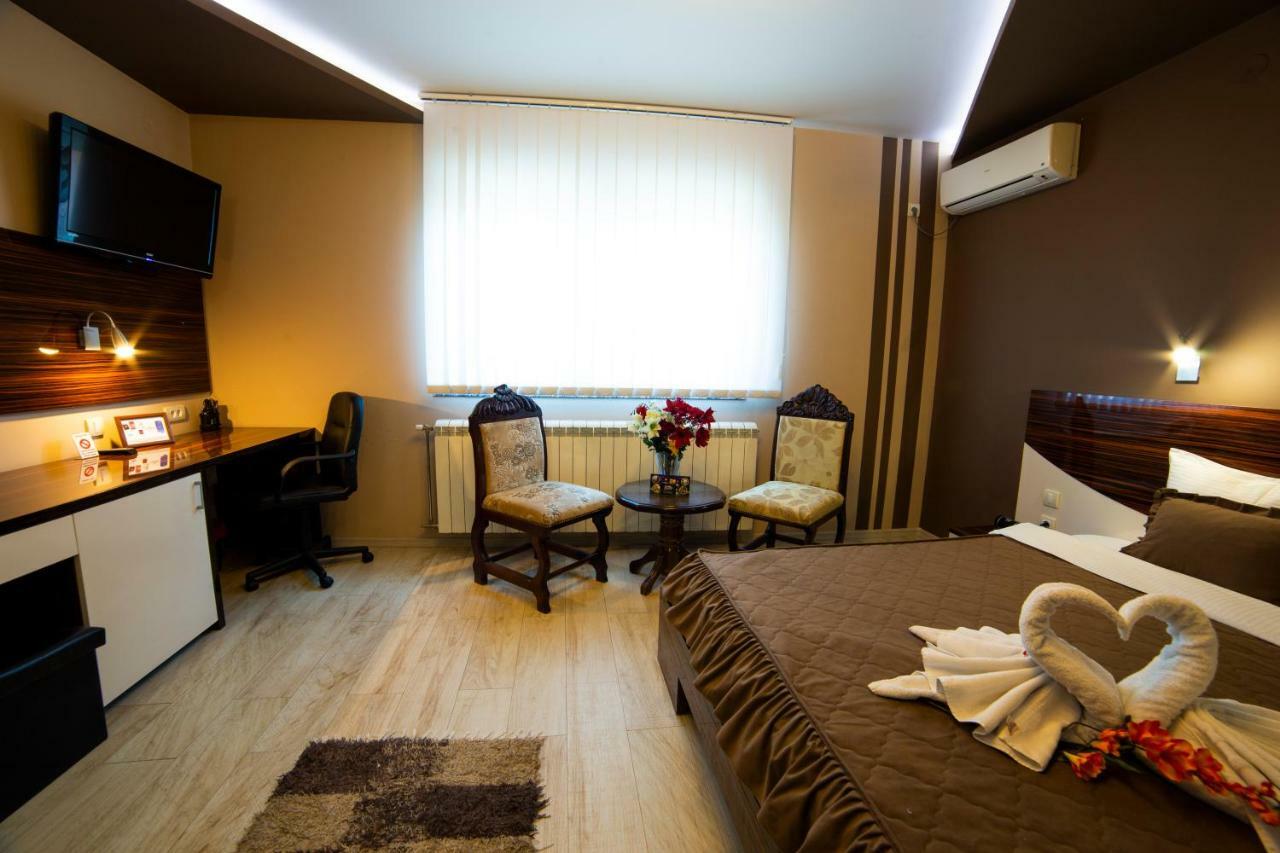 Garni Hotel Lama Kragujevac Kültér fotó
