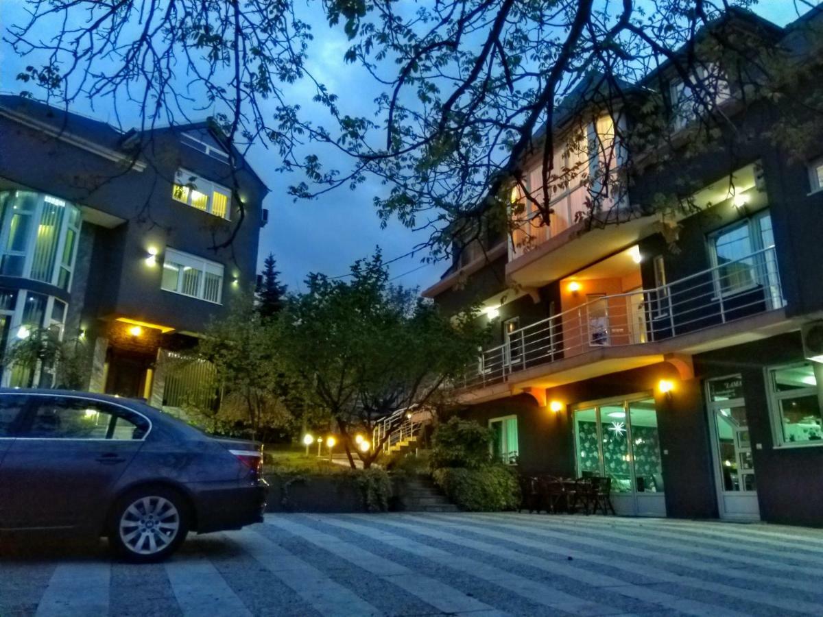 Garni Hotel Lama Kragujevac Kültér fotó